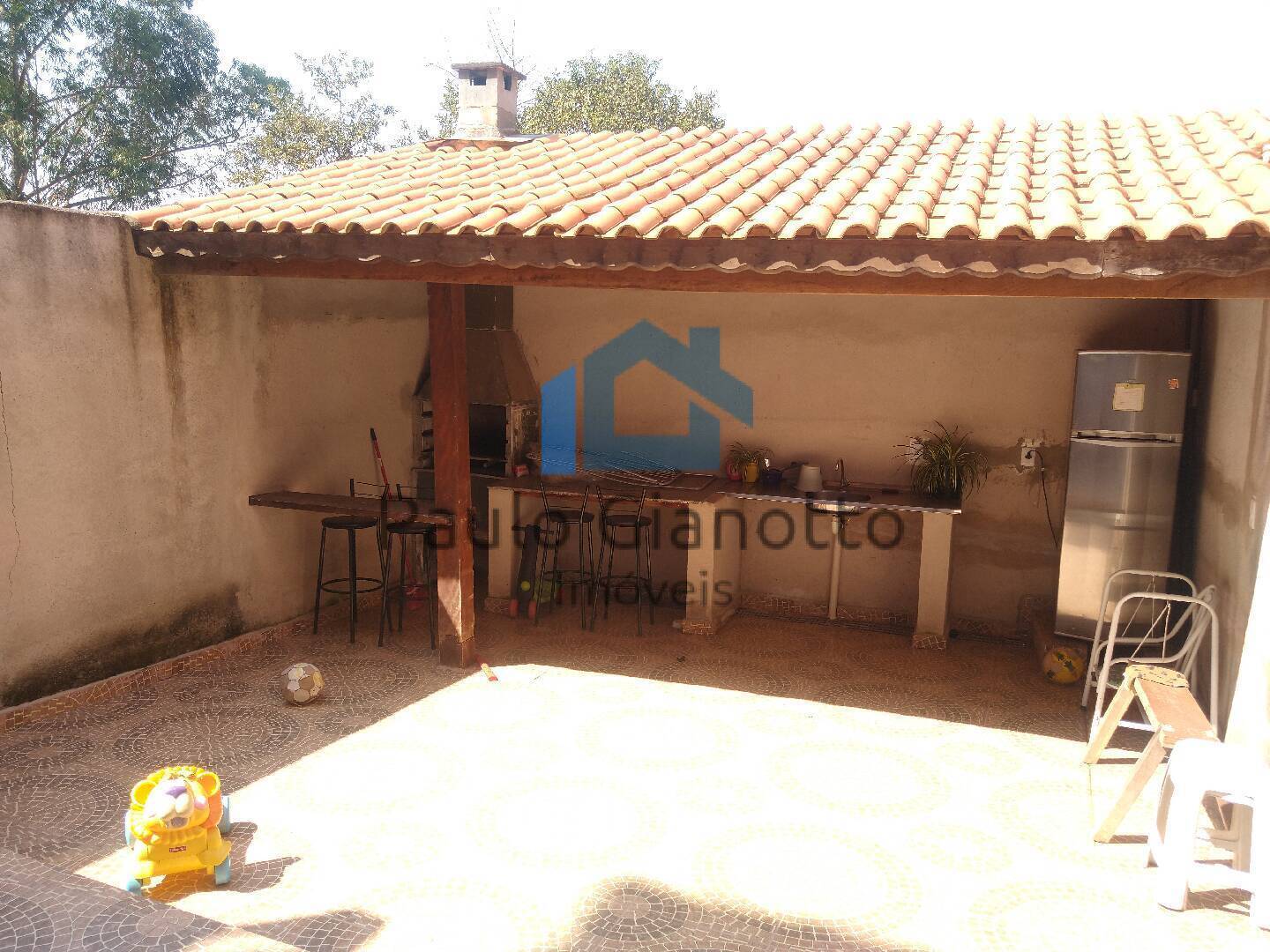 Casa à venda com 3 quartos, 100m² - Foto 2