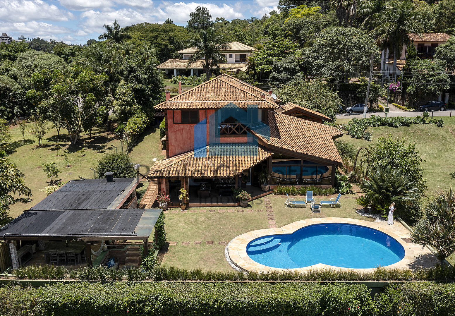 Casa de Condomínio à venda e aluguel com 4 quartos, 724m² - Foto 1