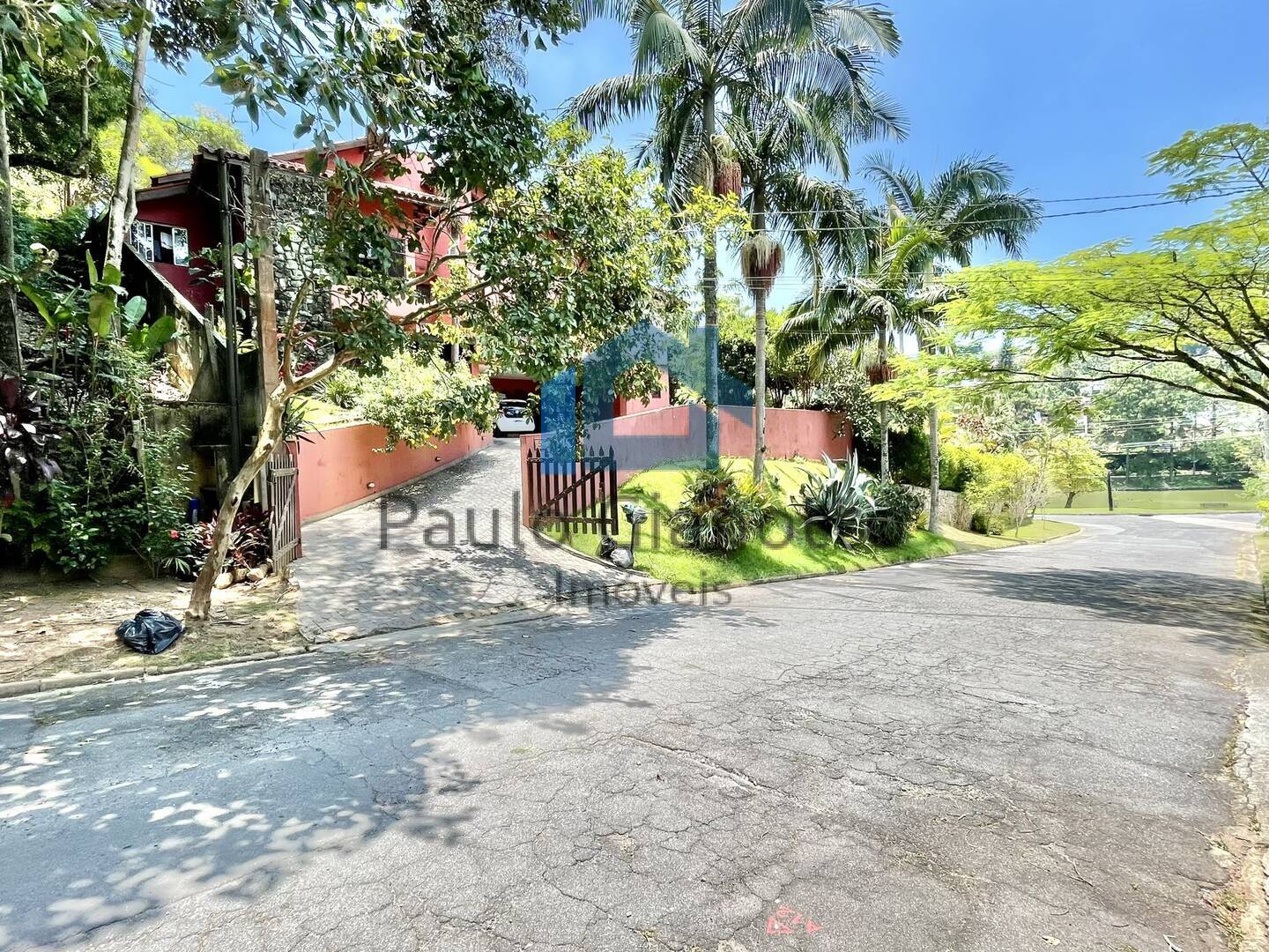 Casa de Condomínio à venda com 4 quartos, 256m² - Foto 2