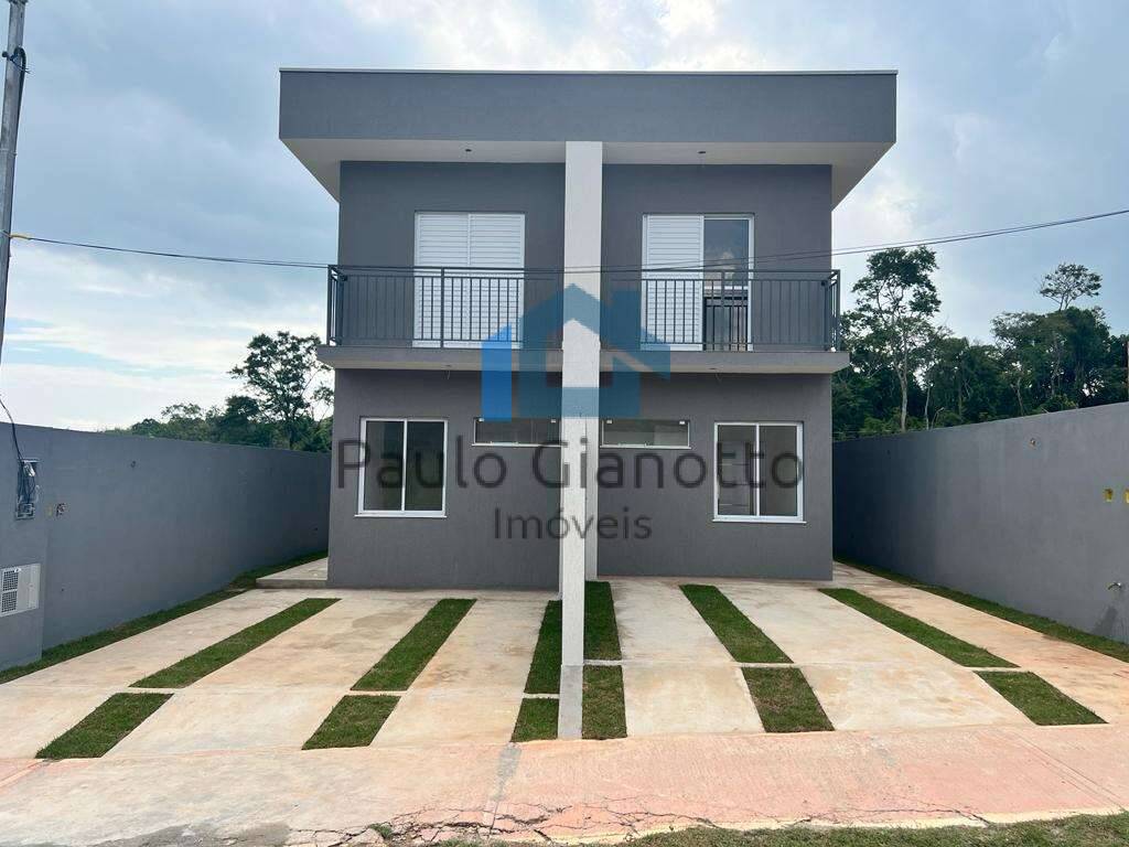 Casa à venda com 3 quartos, 96m² - Foto 1