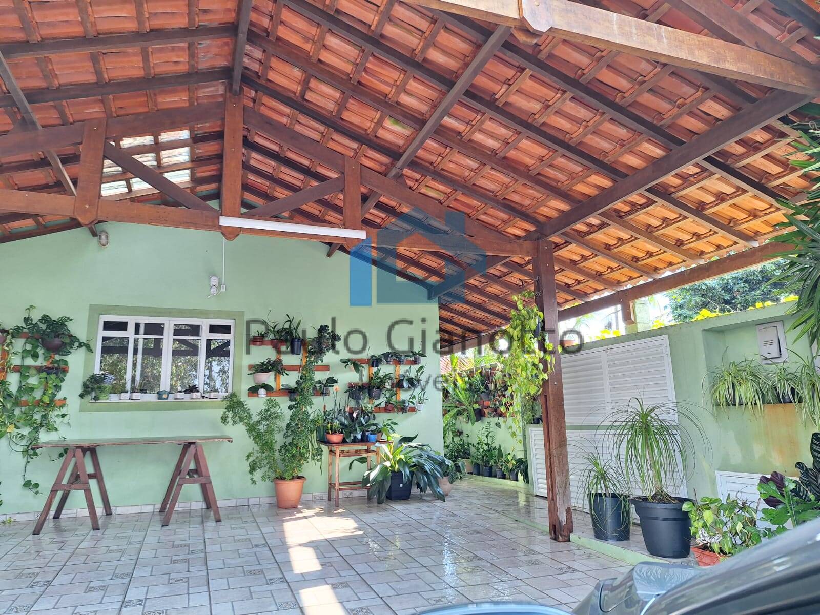 Casa de Condomínio à venda com 3 quartos, 210m² - Foto 1