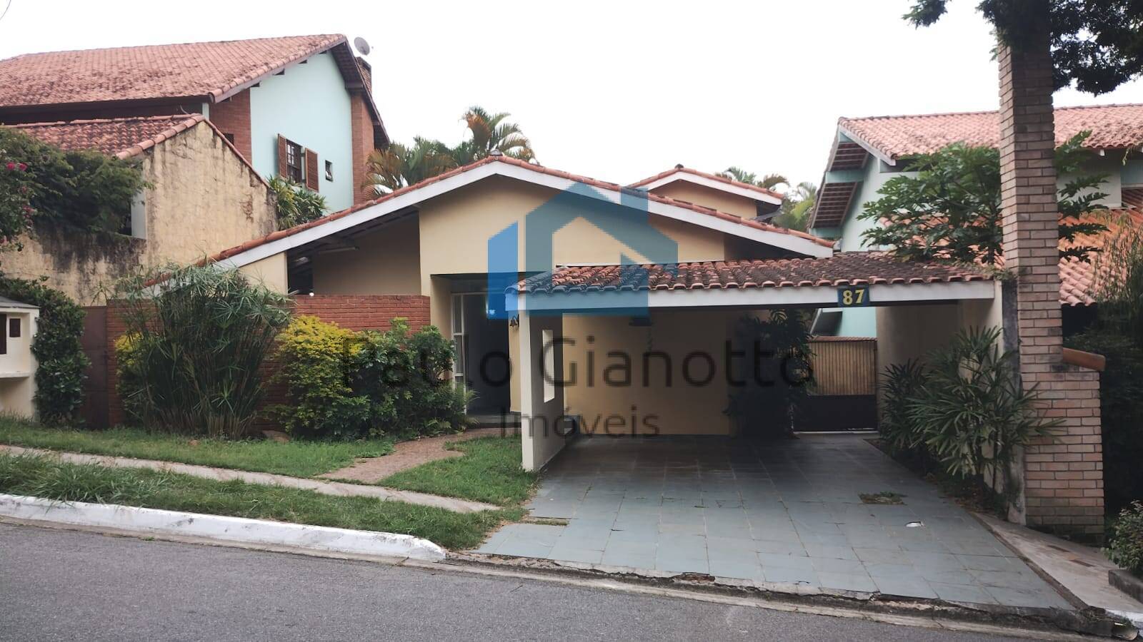 Casa de Condomínio à venda com 3 quartos, 181m² - Foto 1