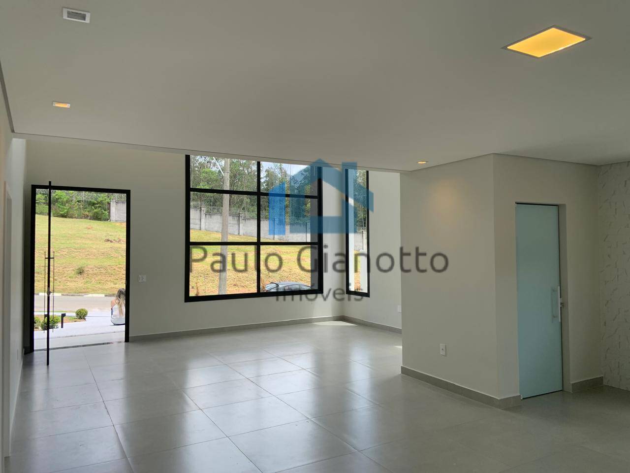 Casa à venda com 4 quartos, 270m² - Foto 2